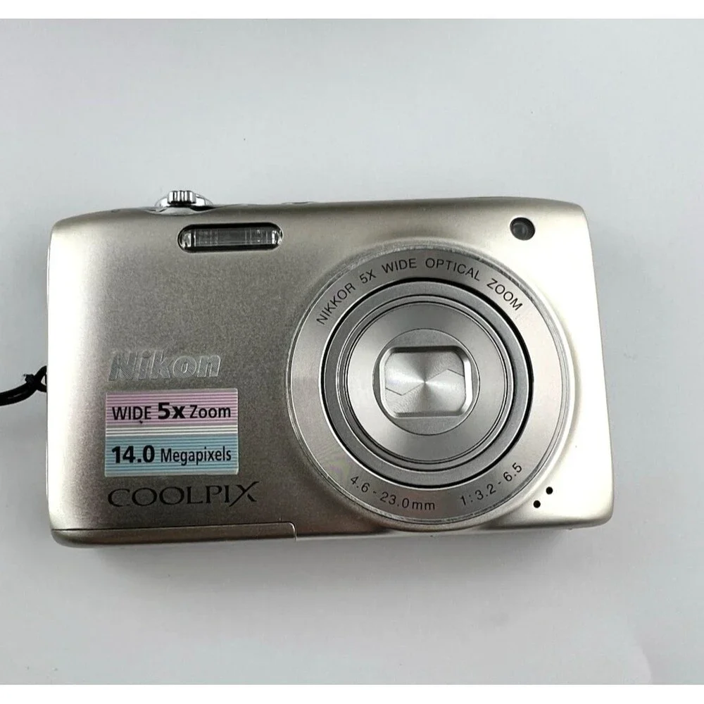 Nikon Coolpix S3100 Digital Camera Silver 14.0MP 5x Optical Zoom Bundle